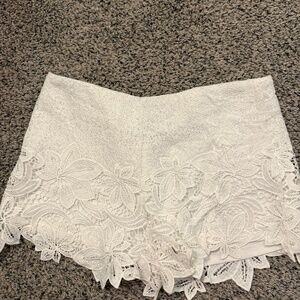 Leshop Medium White Lace short shorts